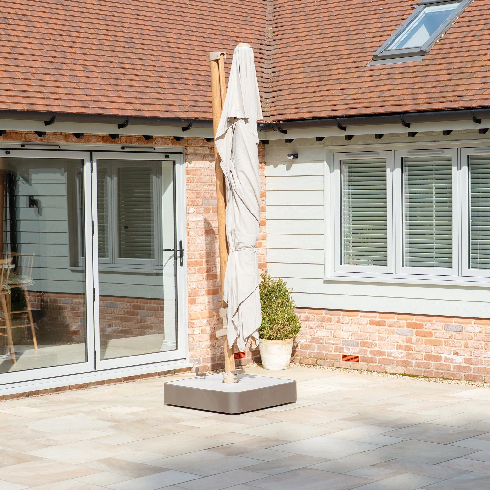 4 Seasons Outdoor Finca 4m x 3m Cantilever Parasol
