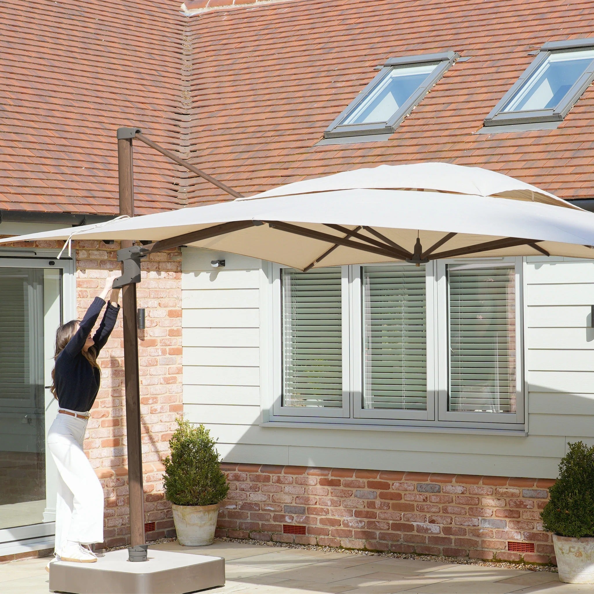 4 Seasons Outdoor Finca 4m x 3m Cantilever Parasol