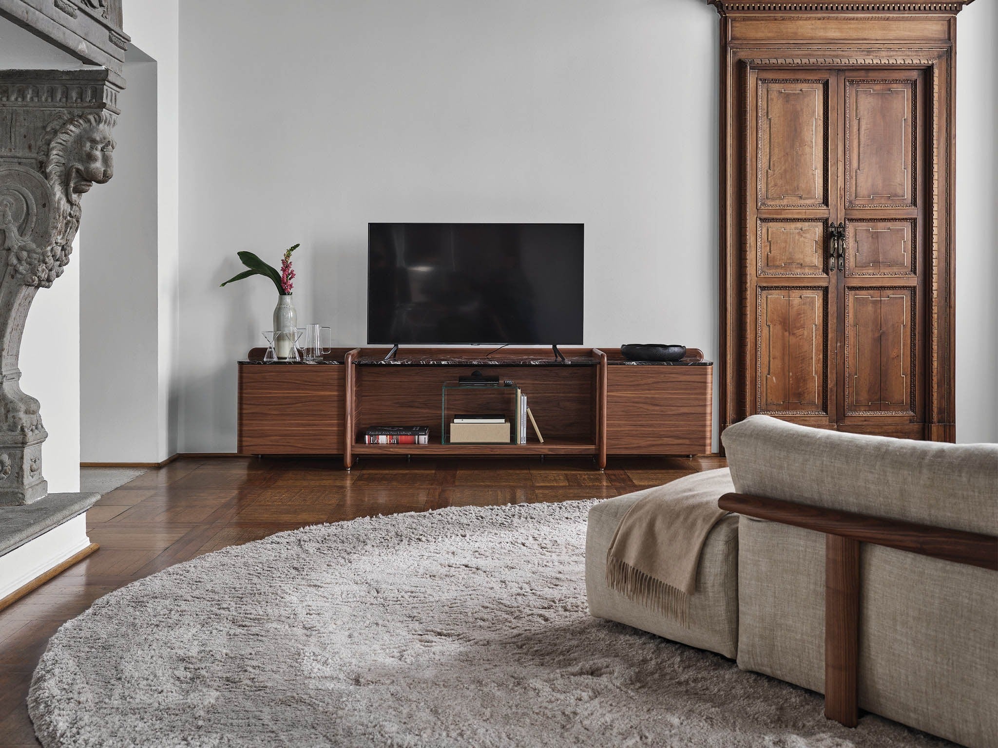 Porada Akeru Tv Stand