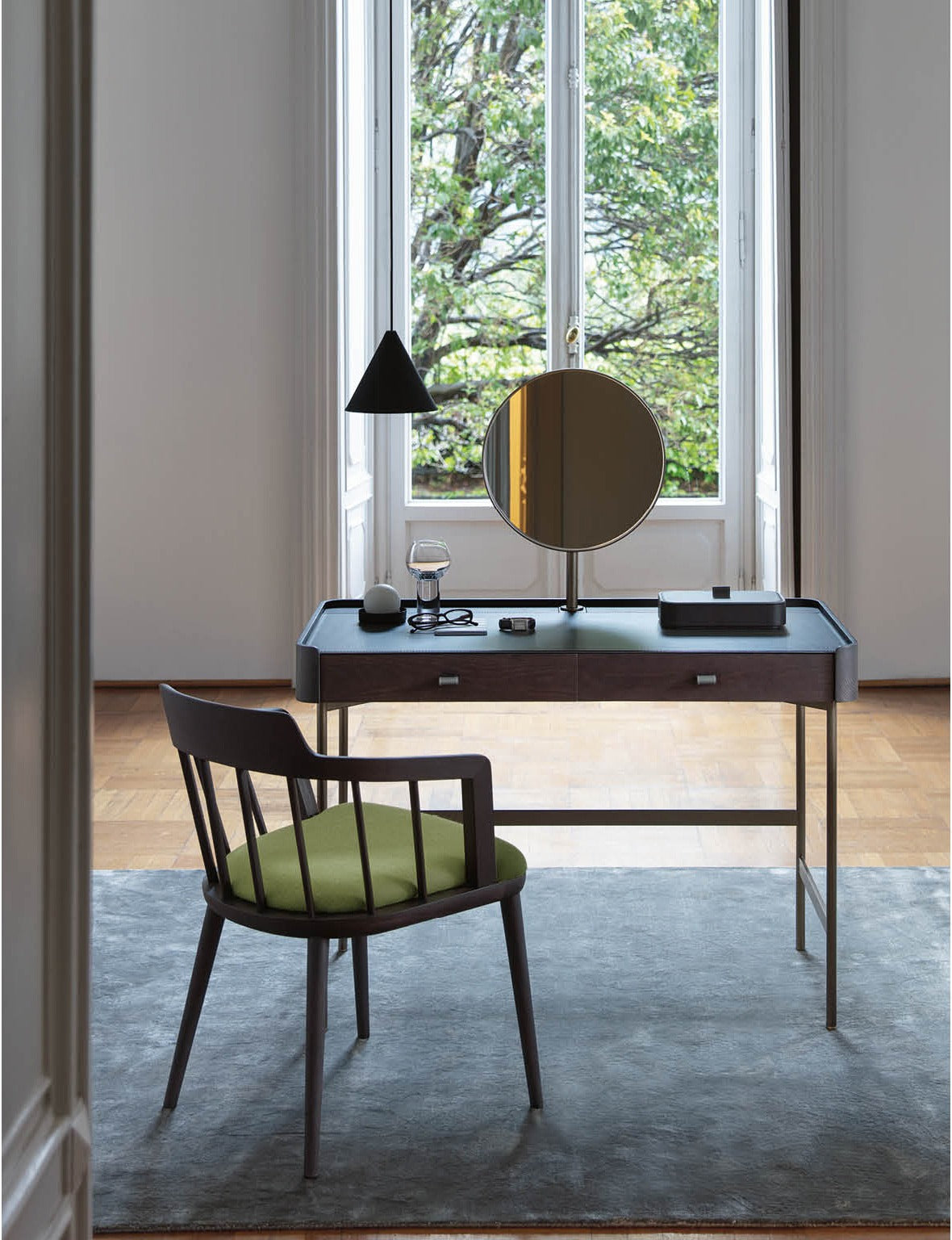 Porada Dafto Writing Desk