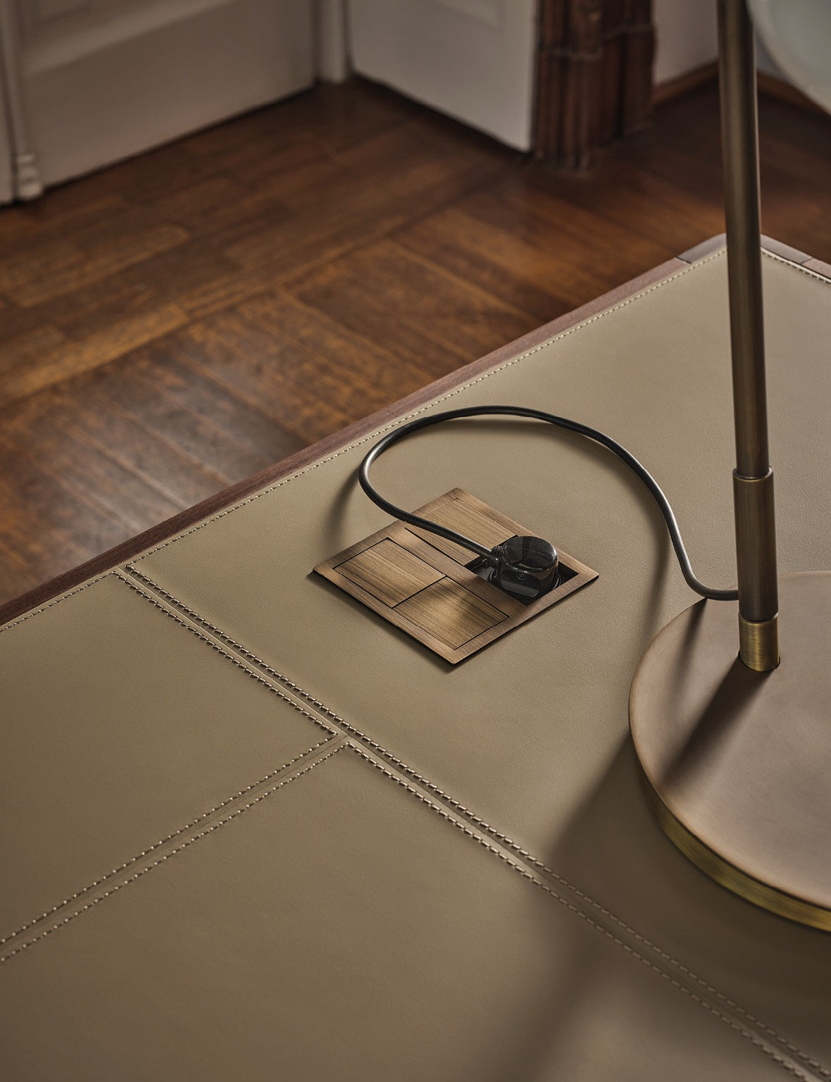 Porada Agea Writing Desk