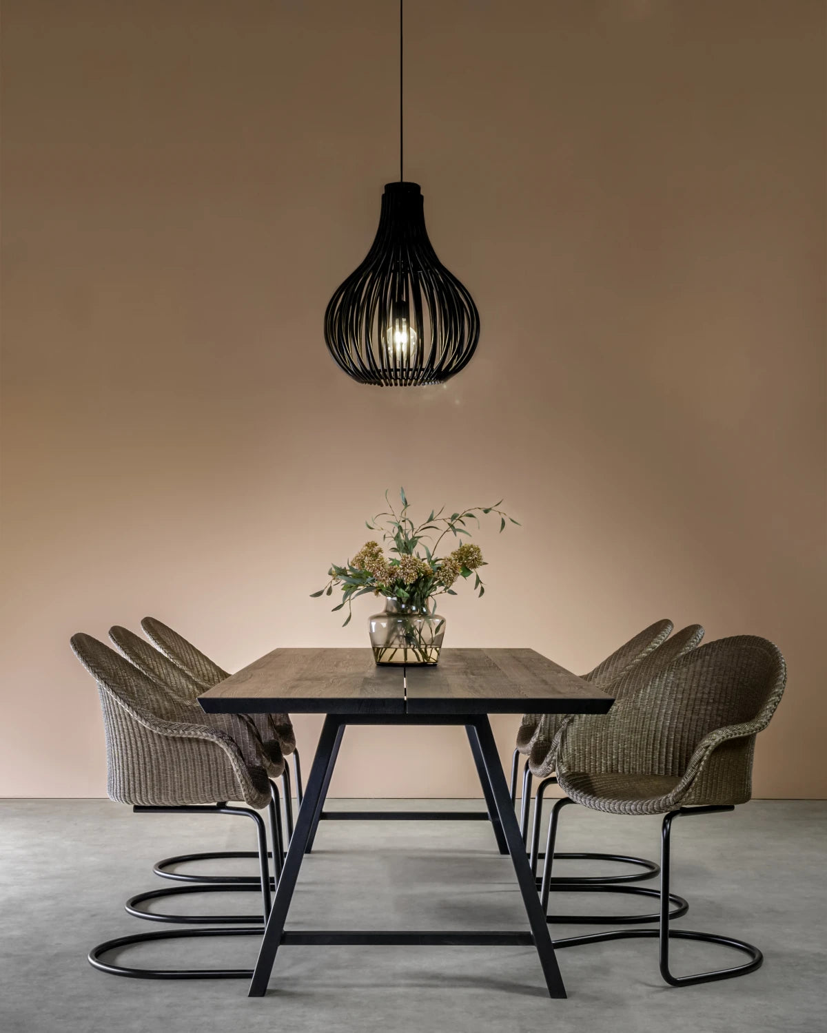 Vincent Sheppard Indoor Avril HB dining chair cantilever base