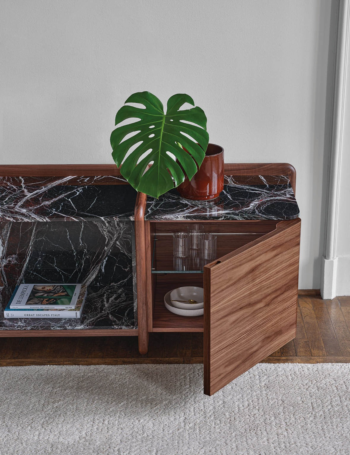 Porada Akeru sideboard