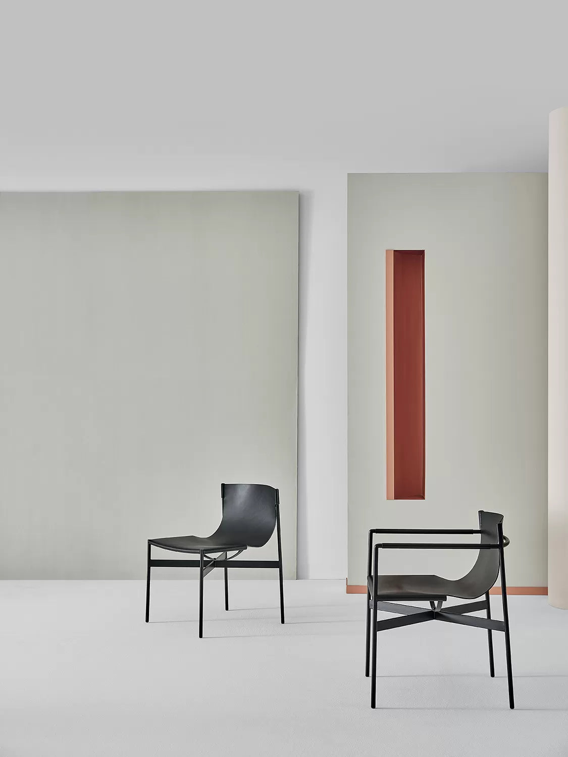 Lucrezia Chair with arms in full grain hide-leather and metal frame