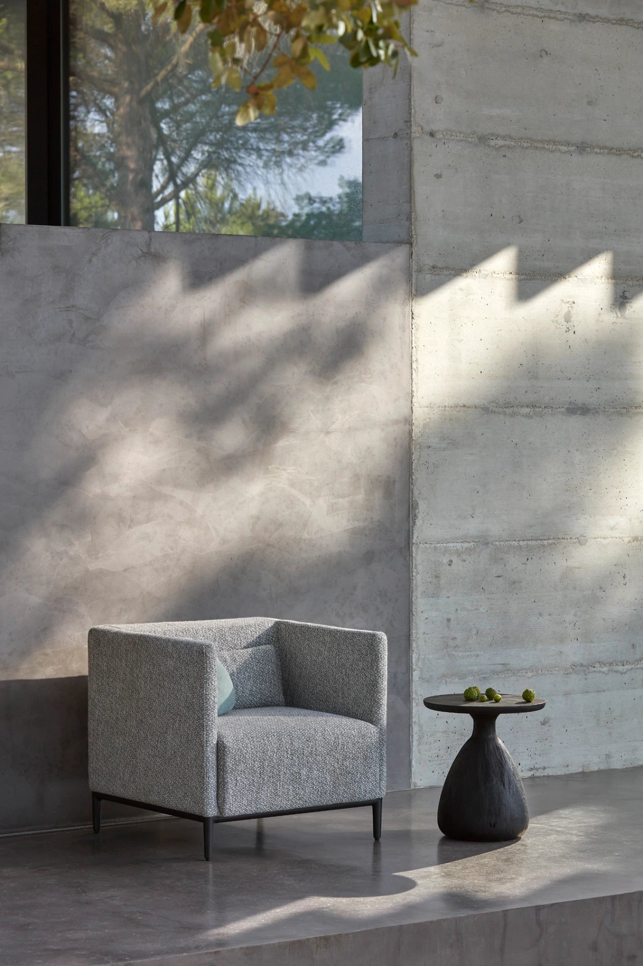 Manutti Tsuki Side Table Ø40 × 45h cm
