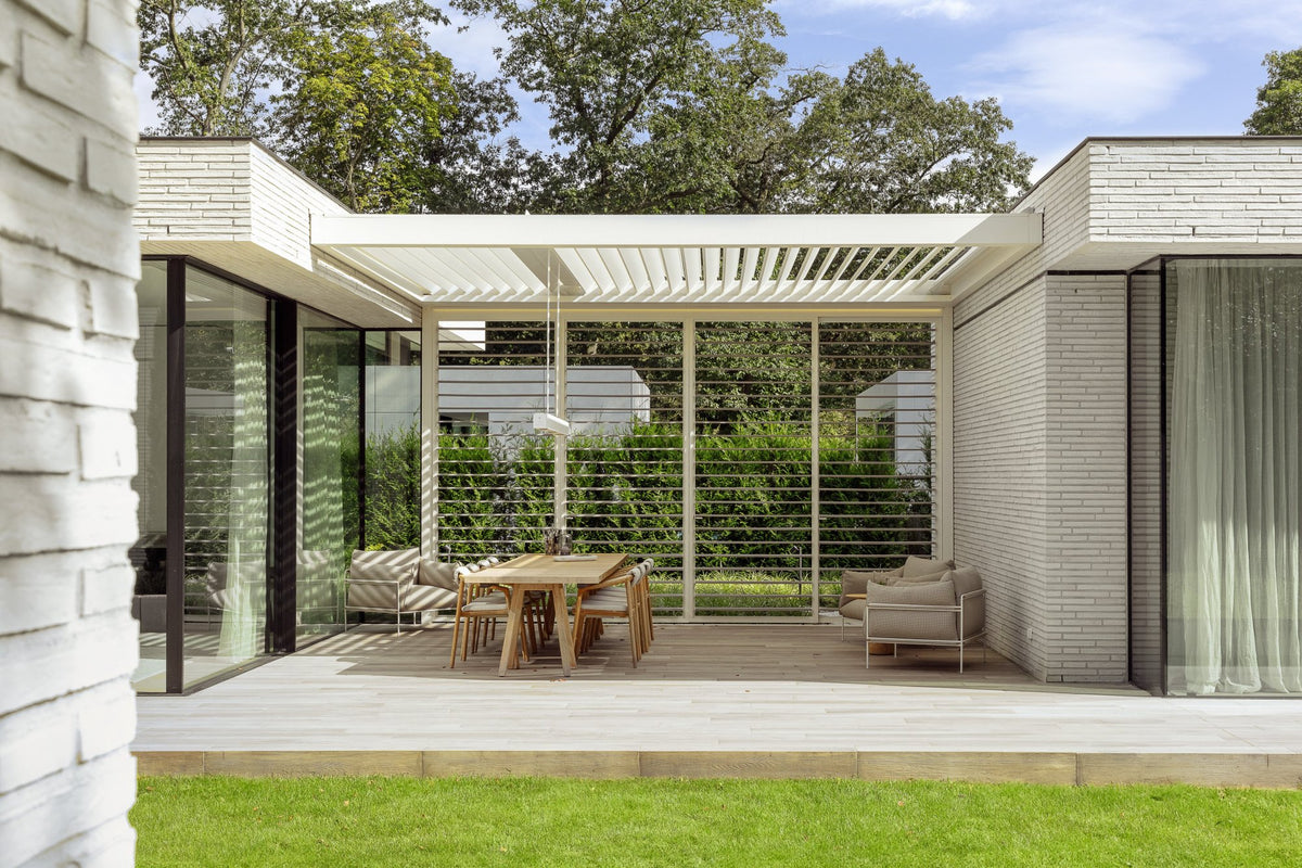 Modern Building Junction Umbris Pergola – project photograph 03