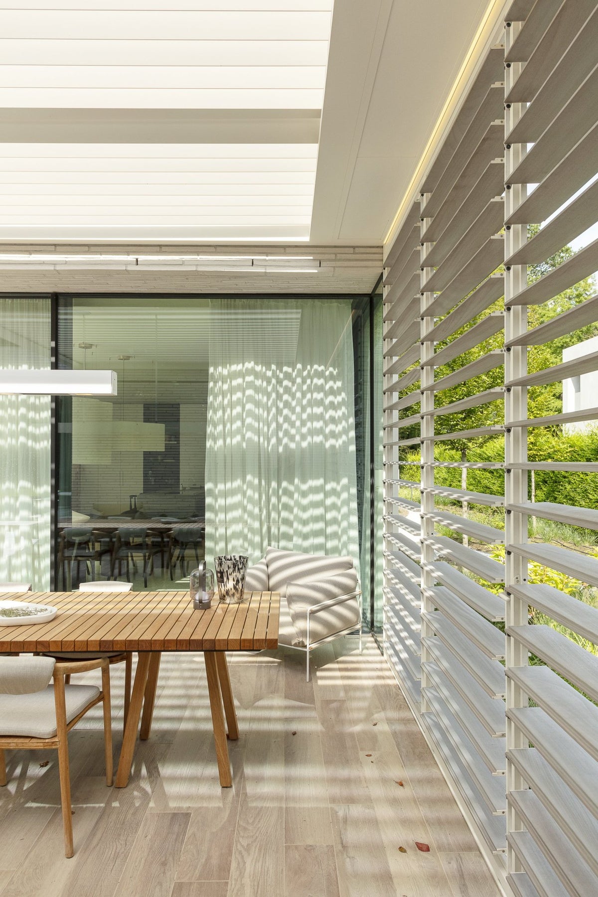 Modern Building Junction Umbris Pergola – project photograph 08