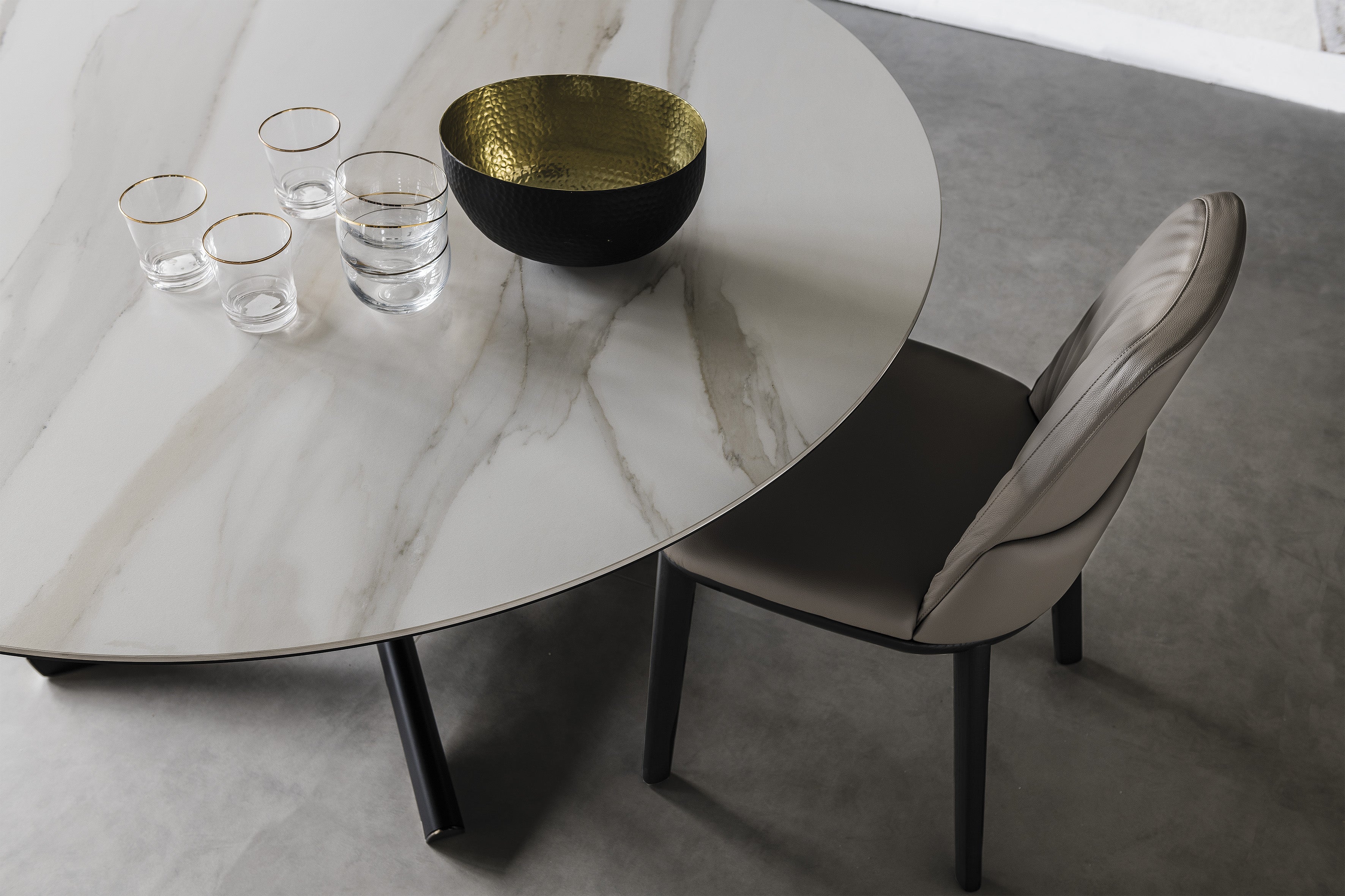 Cattelan Italia Planer Keramik Round Table With Steel Base