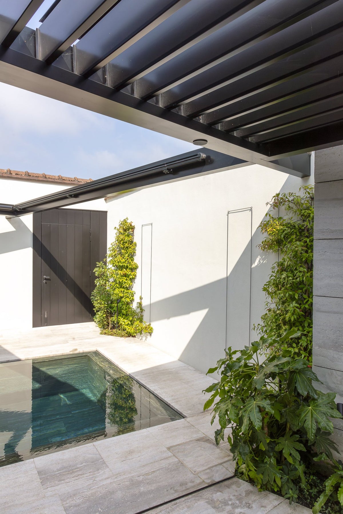Secret Garden Roof Umbris Pergola – project photograph 6