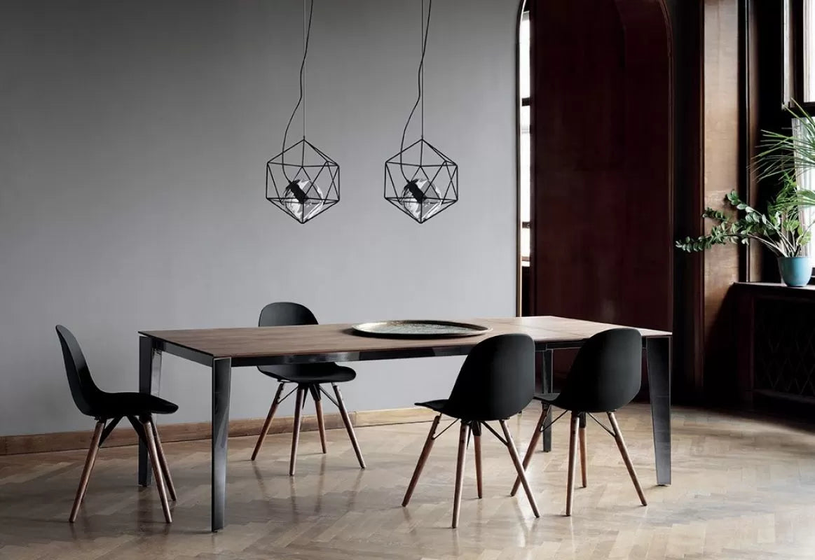 Senso Table with extensions and lacquered metal frame