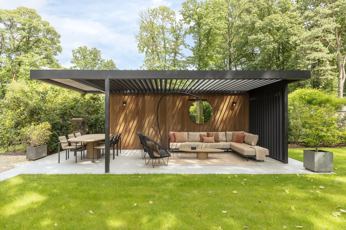 Stylishly Finished Garden Lounge Umbris Pergola – overall project view