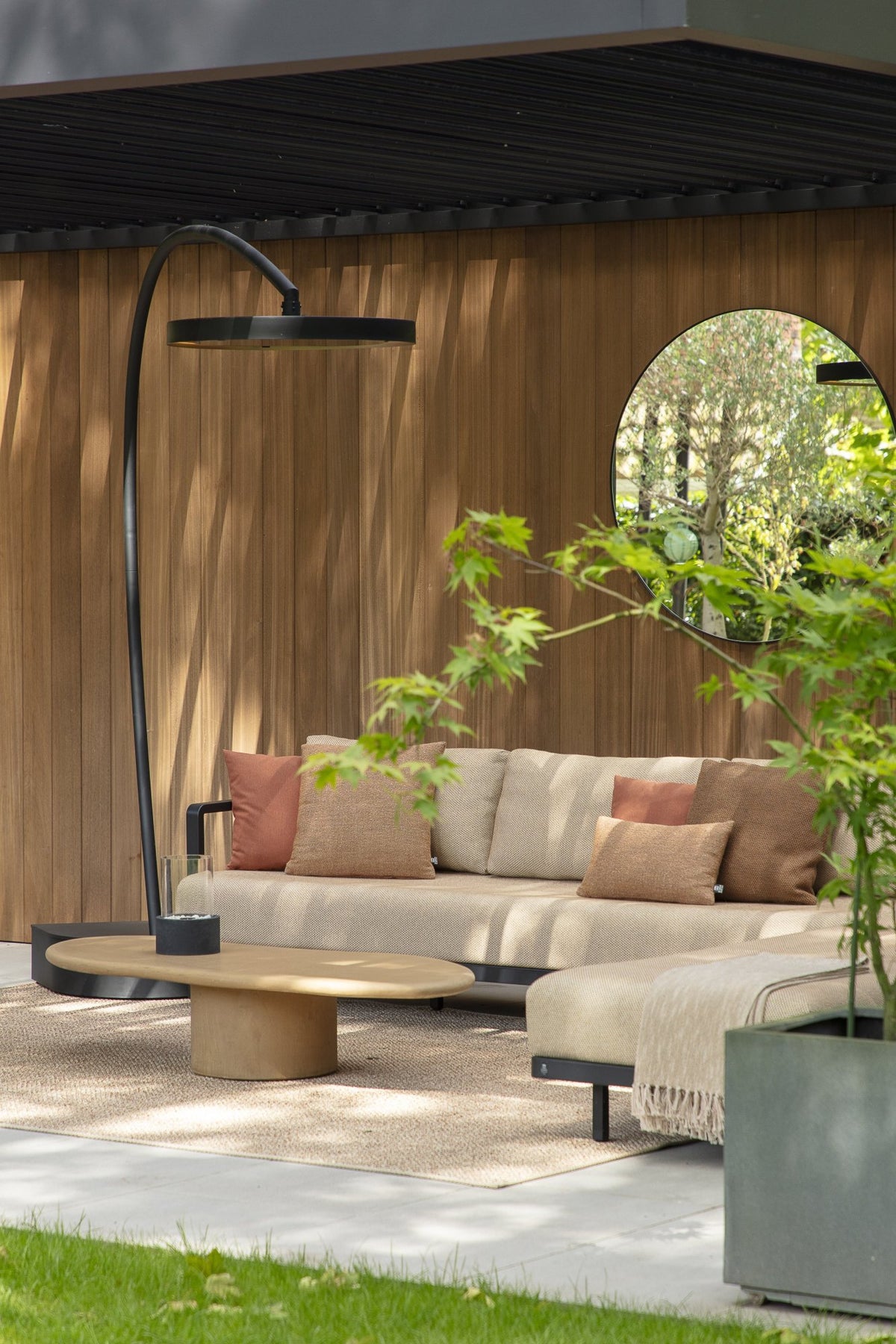 Stylishly Finished Garden Lounge Umbris Pergola – project photograph 10