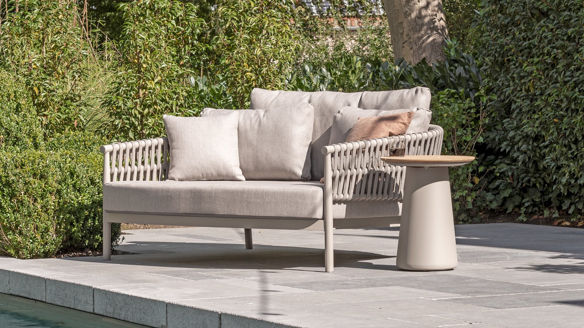 4 Seasons Outdoor Olivia 5 Seat Corner Group with Demi Coffee & Side Tables