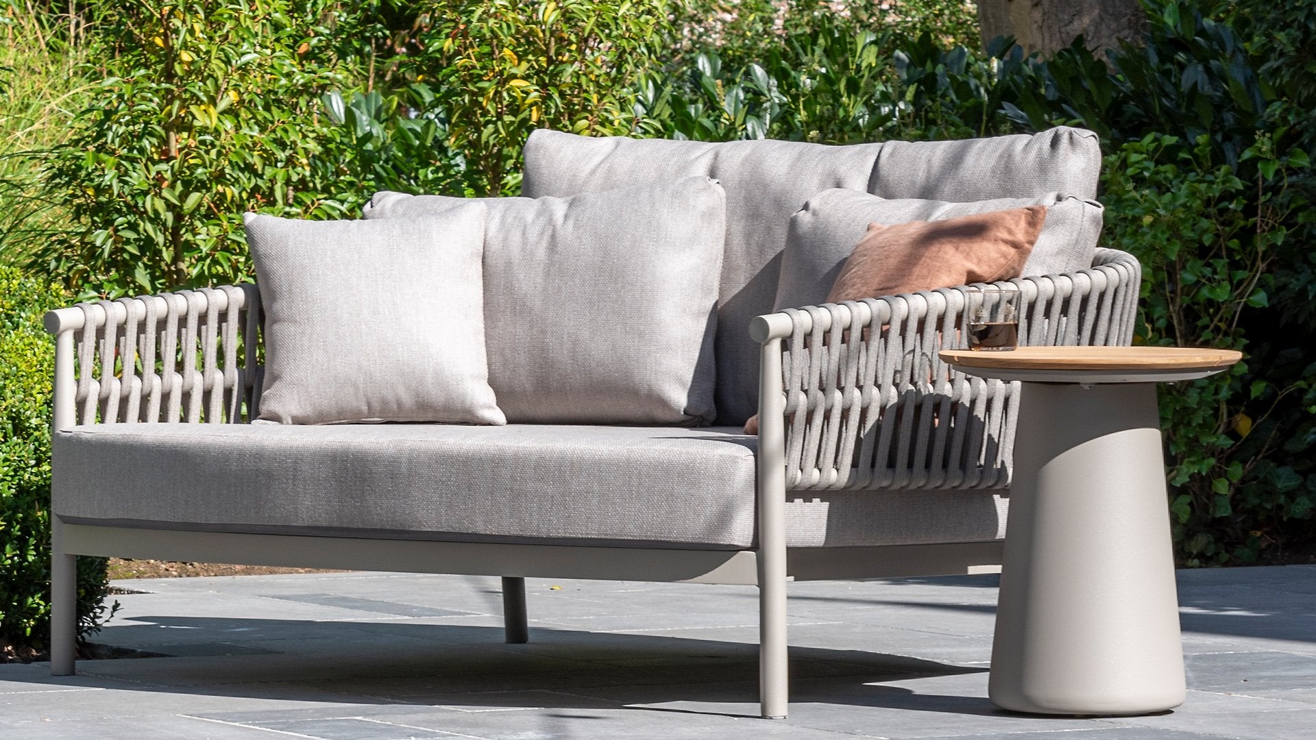 4 Seasons Outdoor Olivia 5 Seat Corner Group with Demi Coffee & Side Tables