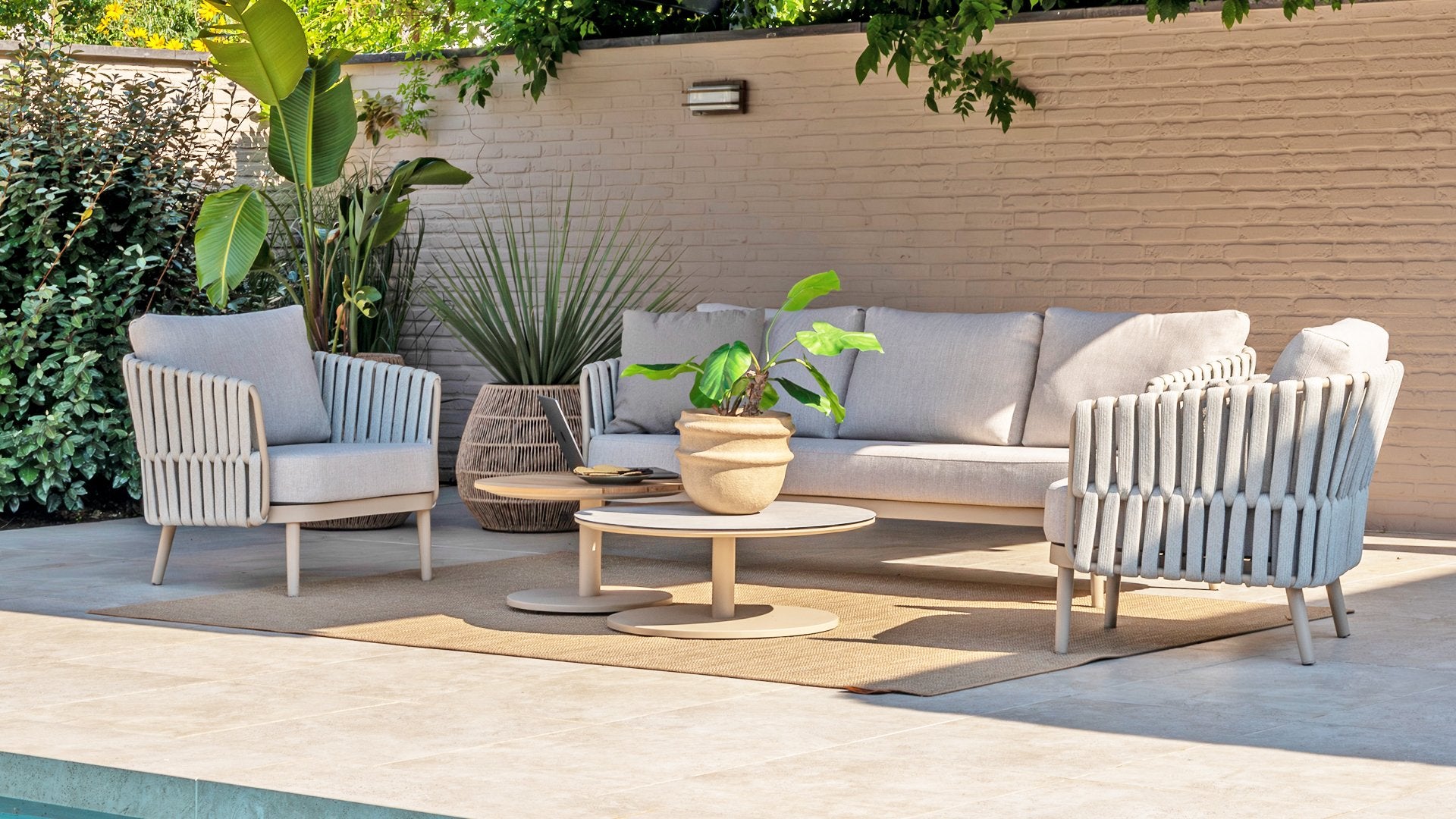 4 Seasons Outdoor Eva Lounge with Monroe Coffee Tables