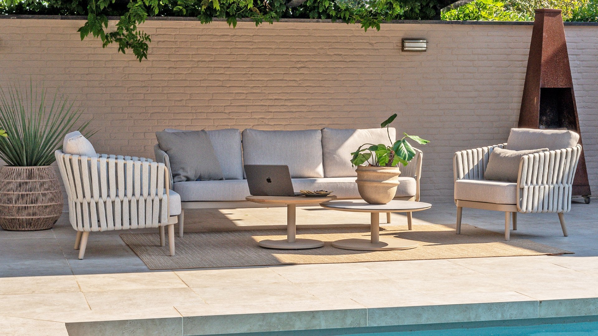 4 Seasons Outdoor Eva Lounge with Monroe Coffee Tables