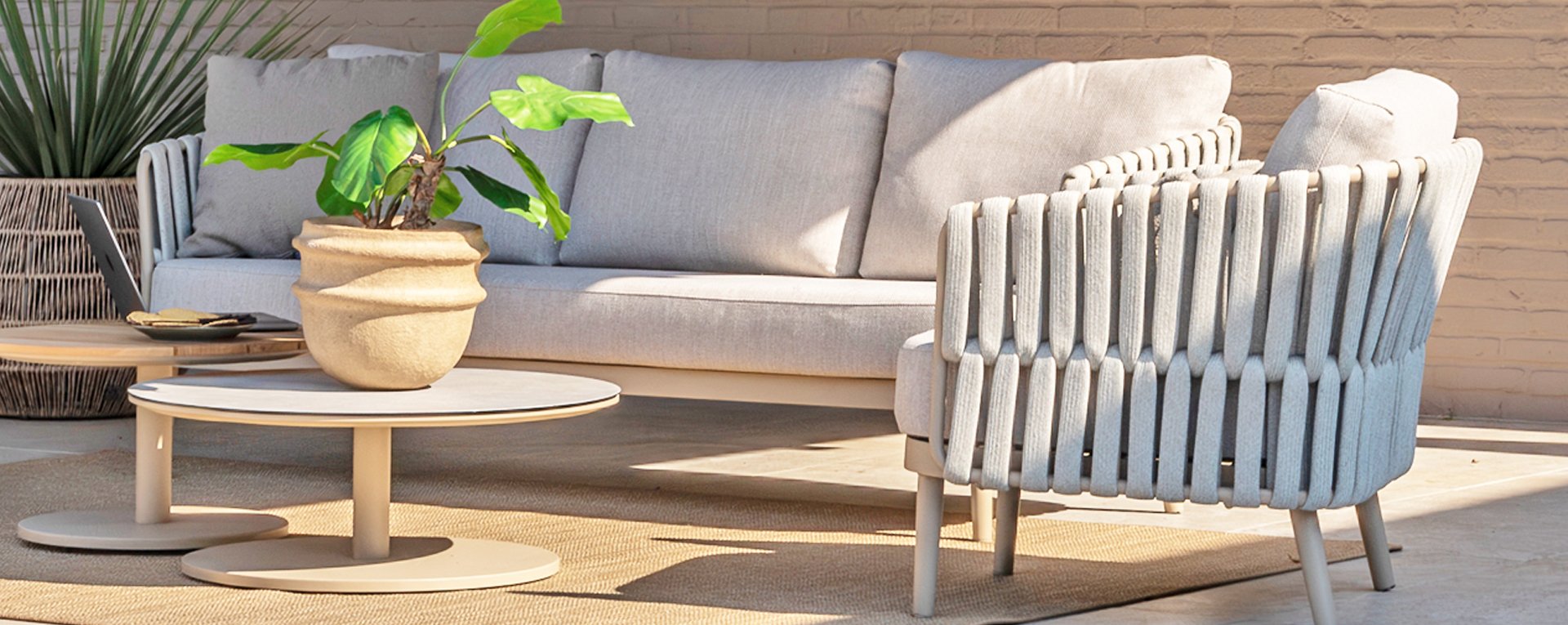 4 Seasons Outdoor Eva Lounge with Monroe Coffee Tables