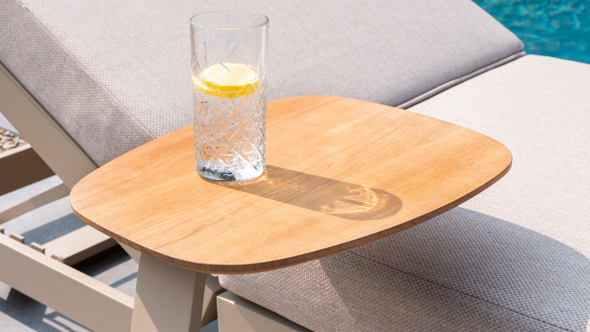 4 Seasons Outdoor Eva Lounge with Monroe Coffee Tables