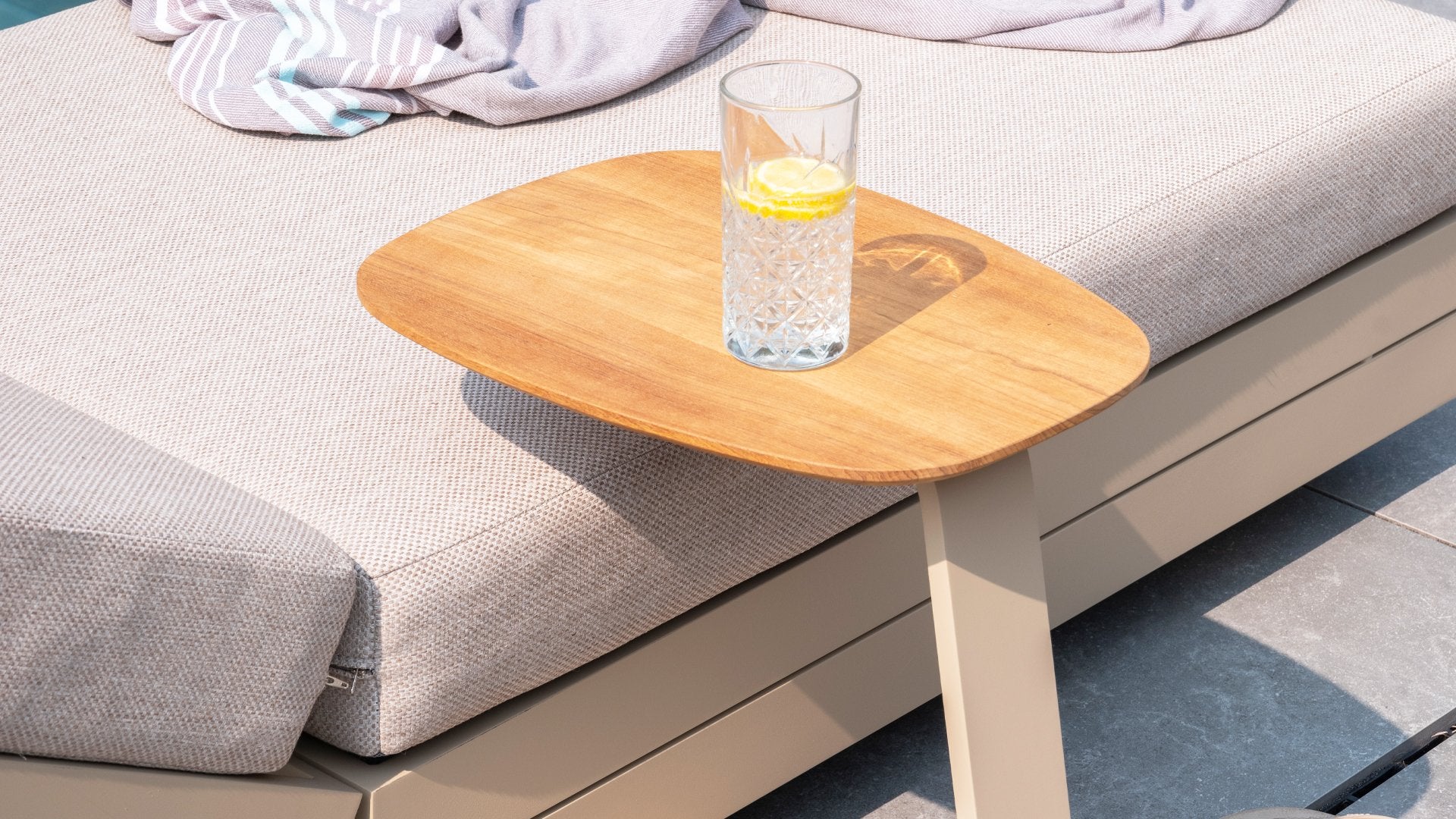 4 Seasons Outdoor Eva Lounge with Monroe Coffee Tables