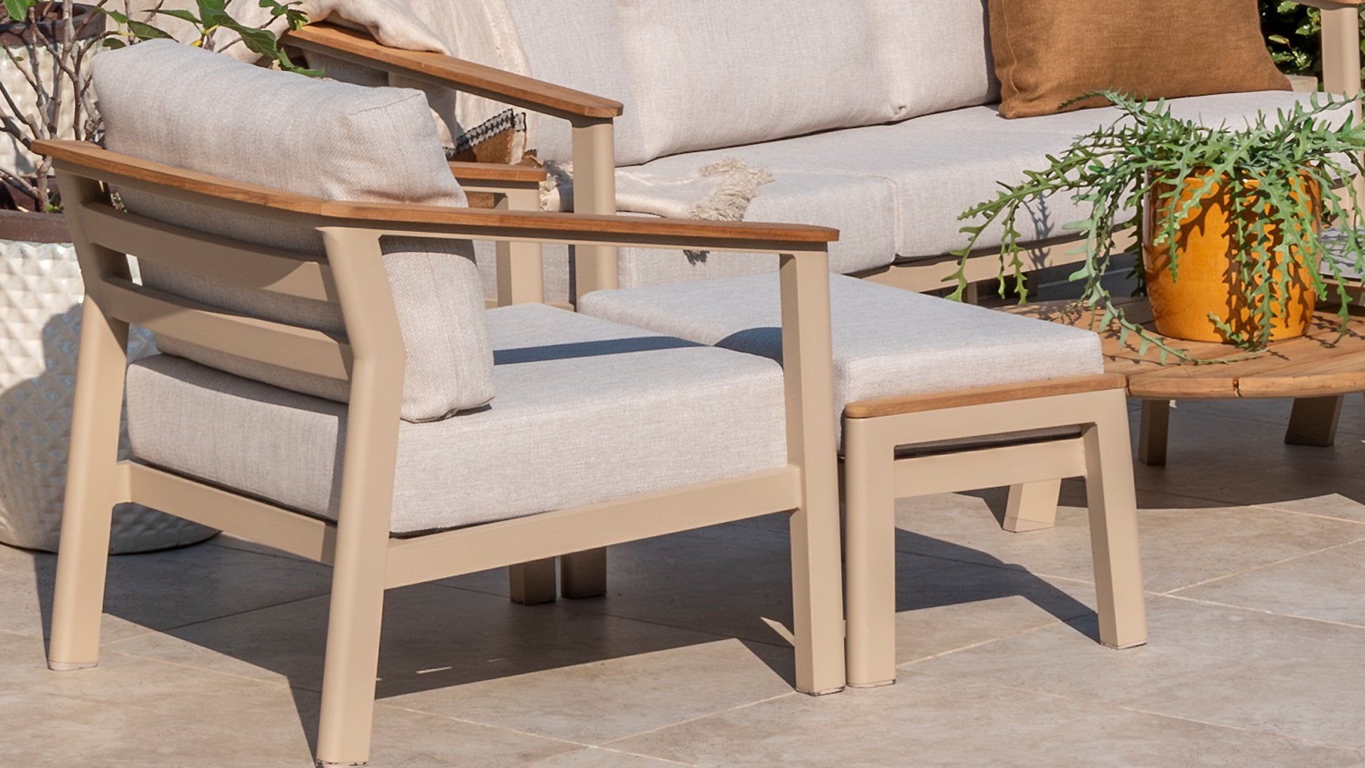 4 Seasons Outdoor Olivia Lounge with Emma Coffee Table & Footstool