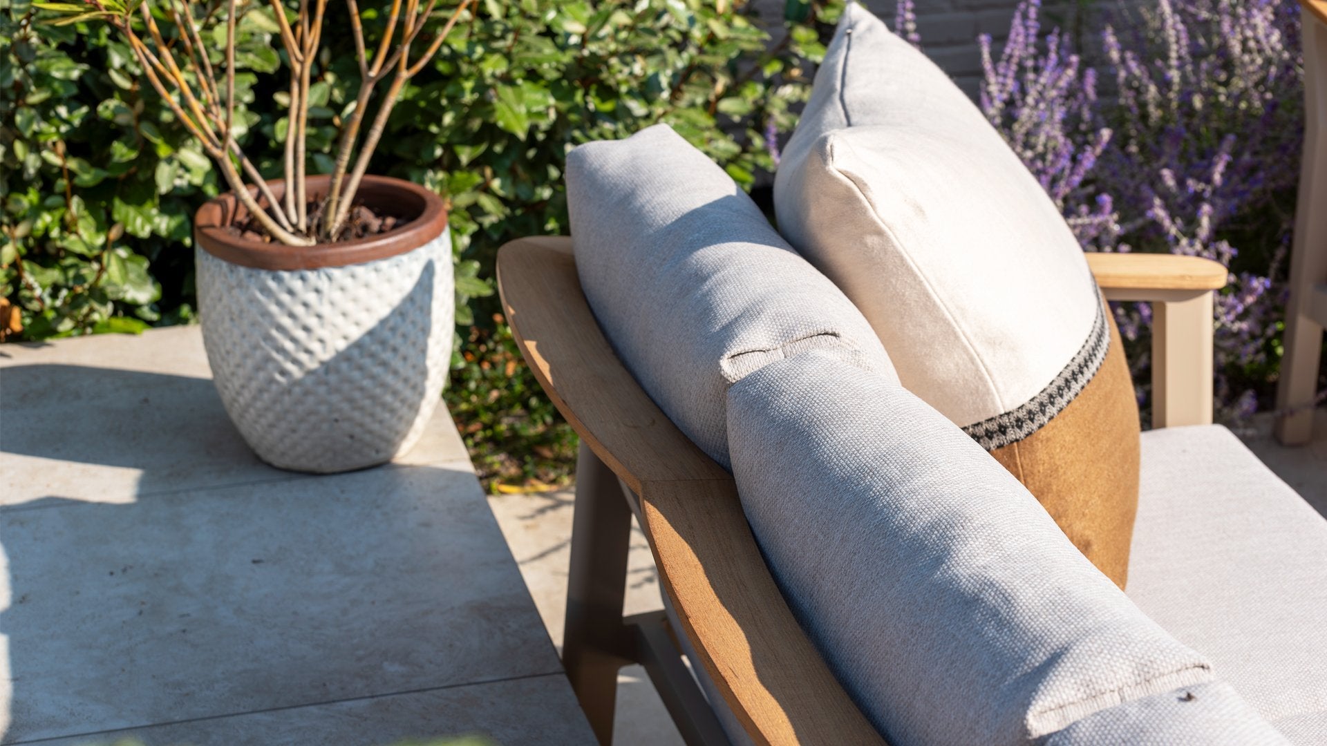 4 Seasons Outdoor Olivia Lounge with Yoga Coffee Table